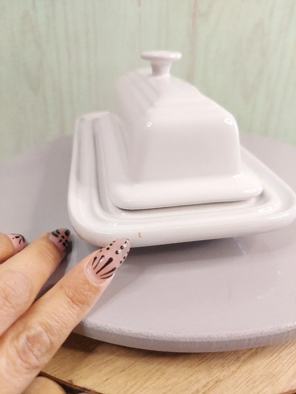 Le Creuset White Stoneware Butter Dish with Knob Lid
